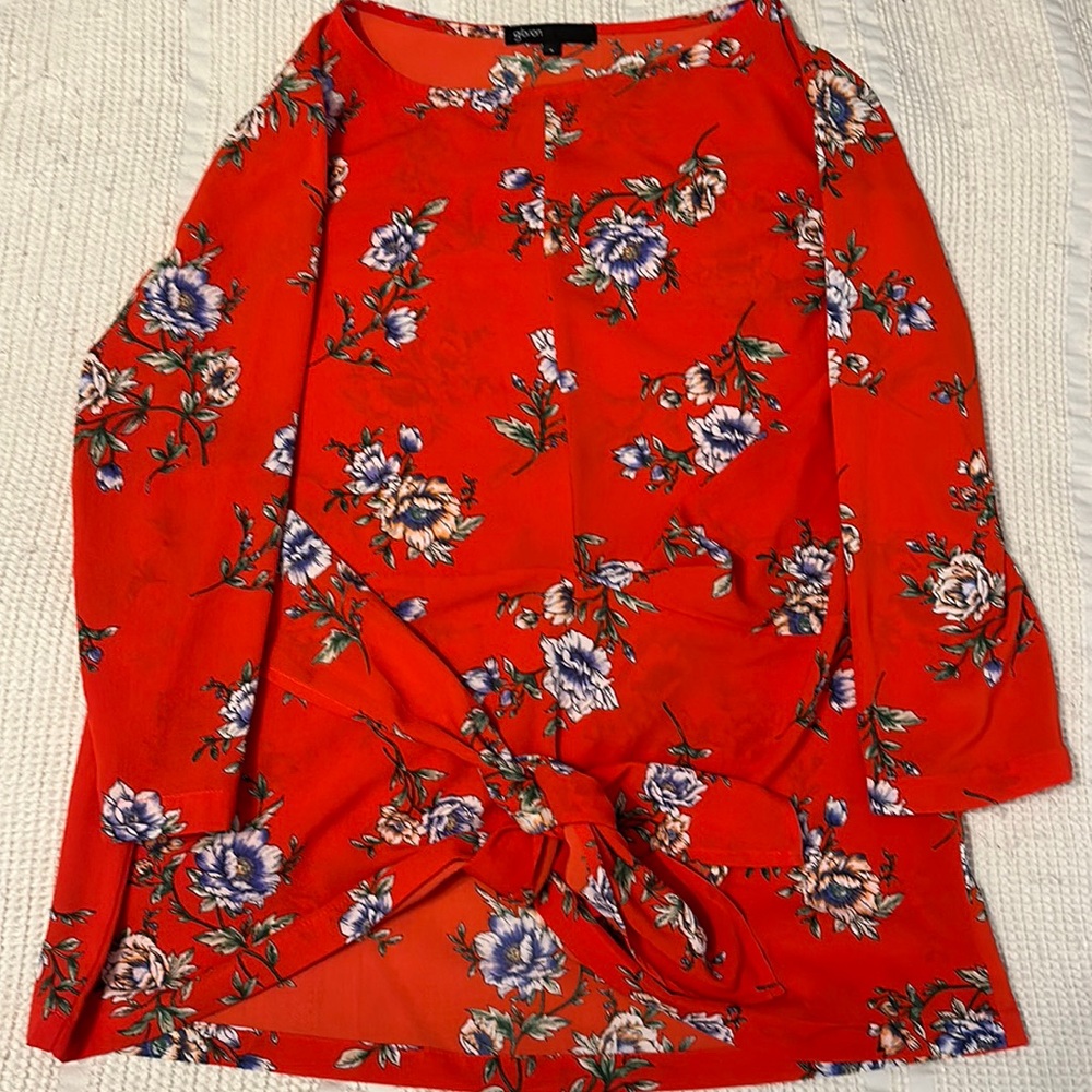 Gibson Size S Floral Blouse with tie
